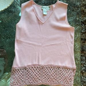 Joseph A Beautiful knit bottom pink top